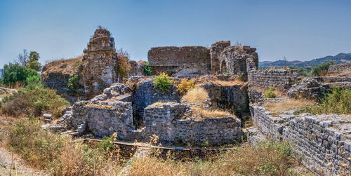 Old ruin building against sky