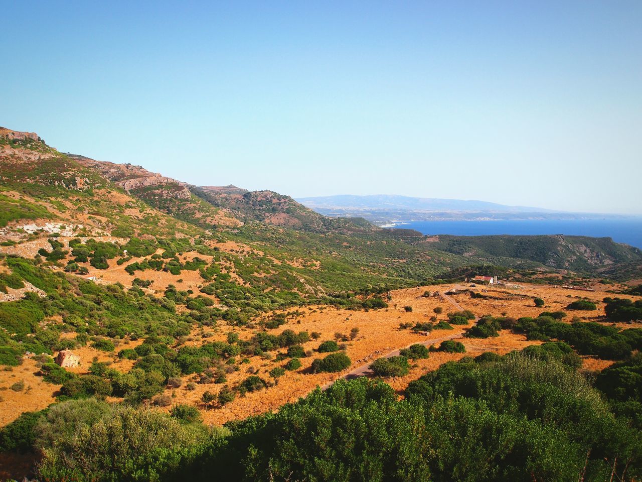 SCENIC SHOT OF COUNTRYSIDE LANDSCAPE AGAINST CLEAR SKY