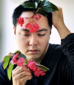 Close-up of man holding rose bouquet