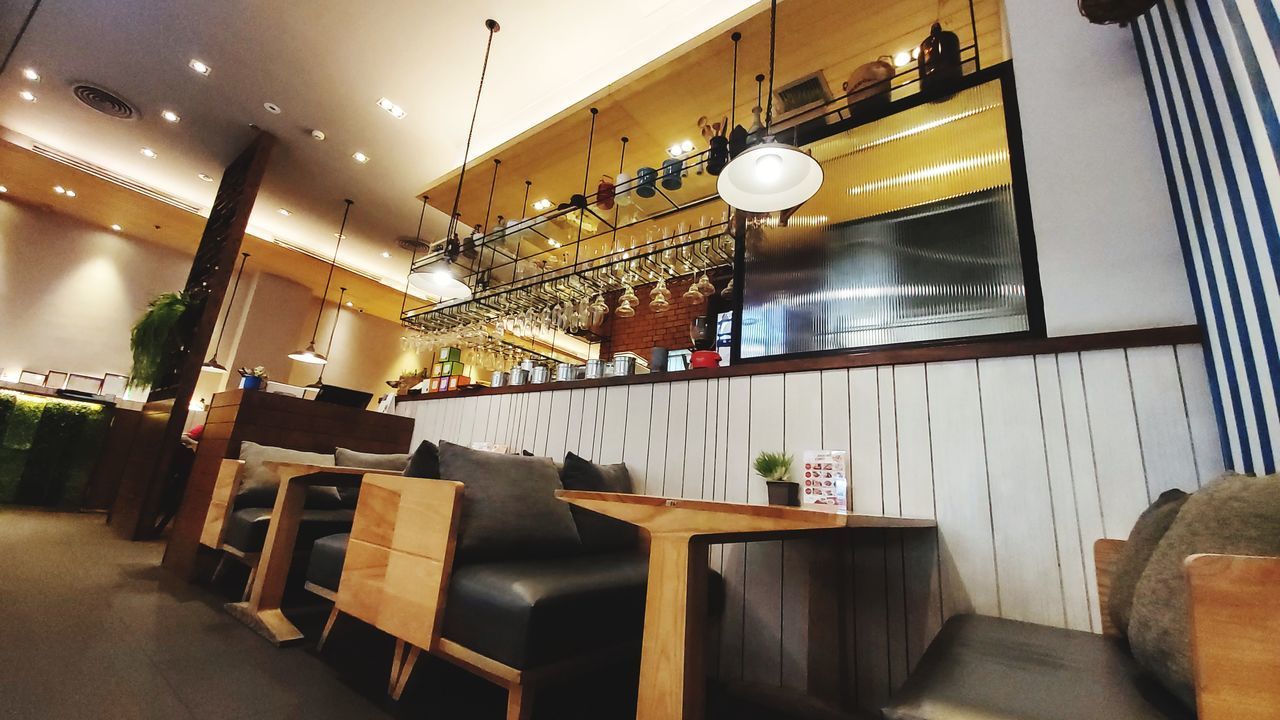 EMPTY CHAIRS AND TABLE IN RESTAURANT