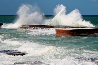 Waves splashing on sea shore