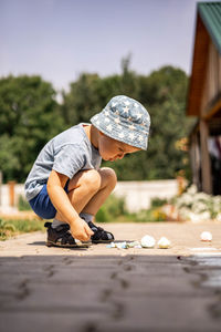 Side view of boy