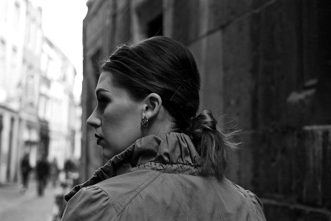 WOMAN LOOKING AT CITY