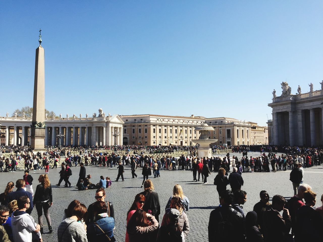 large group of people, architecture, clear sky, built structure, building exterior, person, men, copy space, tourism, tourist, famous place, crowd, lifestyles, travel destinations, international landmark, mixed age range, leisure activity, history, travel