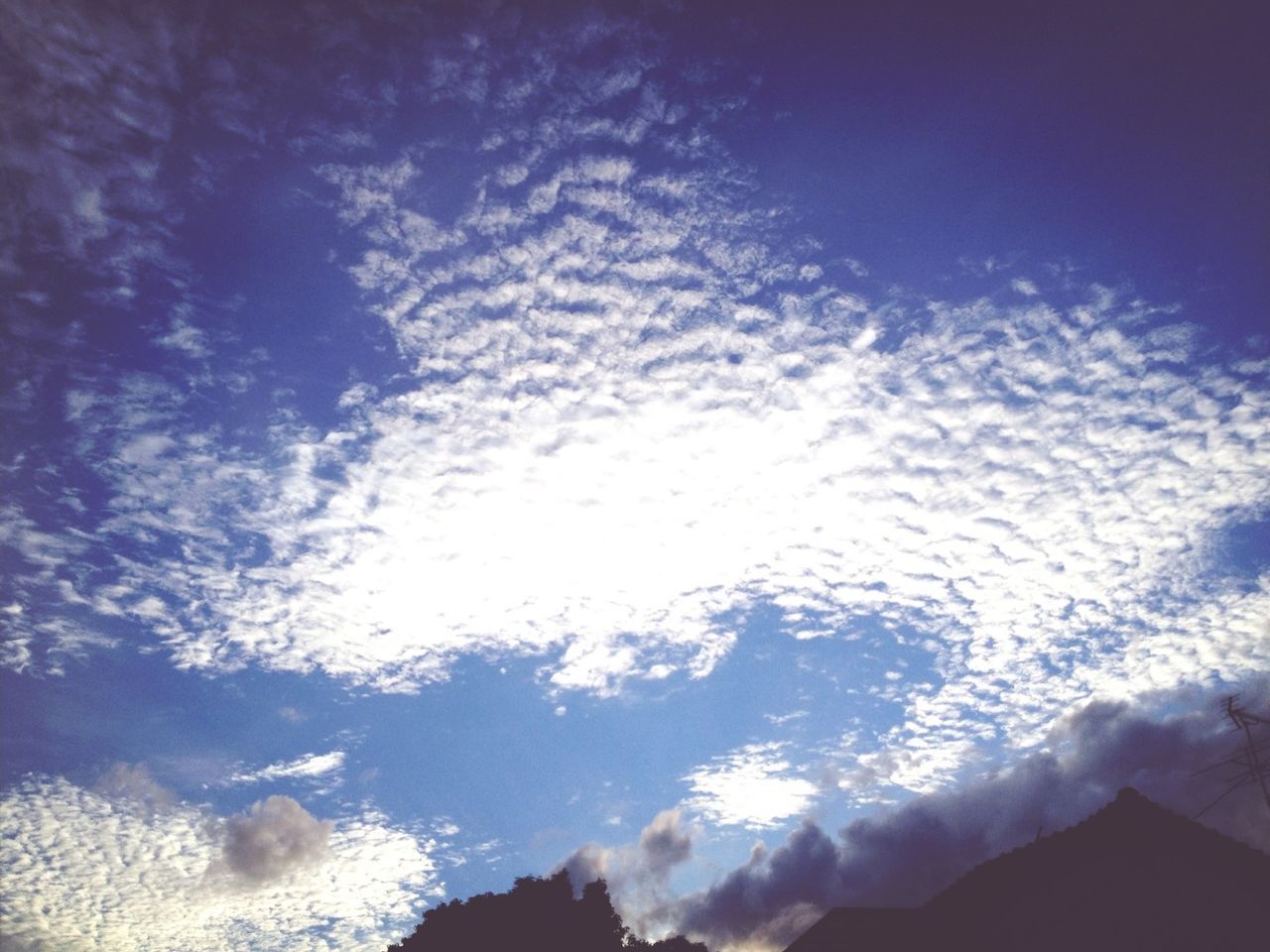 sky, scenics, beauty in nature, cloud - sky, tranquil scene, tranquility, nature, low angle view, sunbeam, sunlight, idyllic, silhouette, cloud, blue, cloudy, outdoors, no people, weather, day, cloudscape