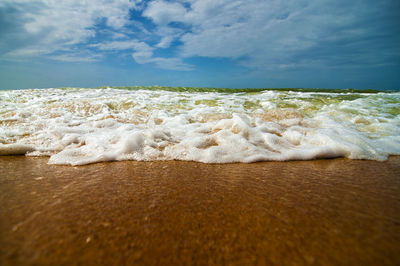 Surface level of waves in sea against sky