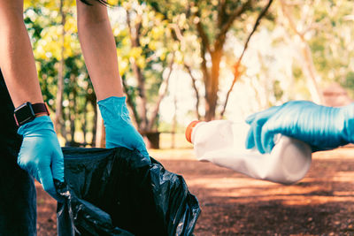 Volunteer holding plastic garbage clean to dispose of waste properly.