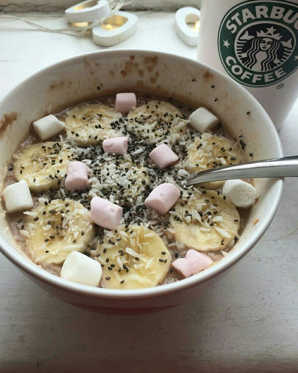 HIGH ANGLE VIEW OF FOOD IN BOWL