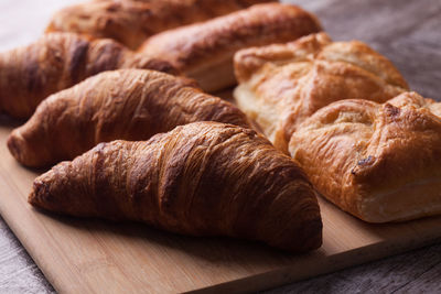 Close-up of bread on cutting board