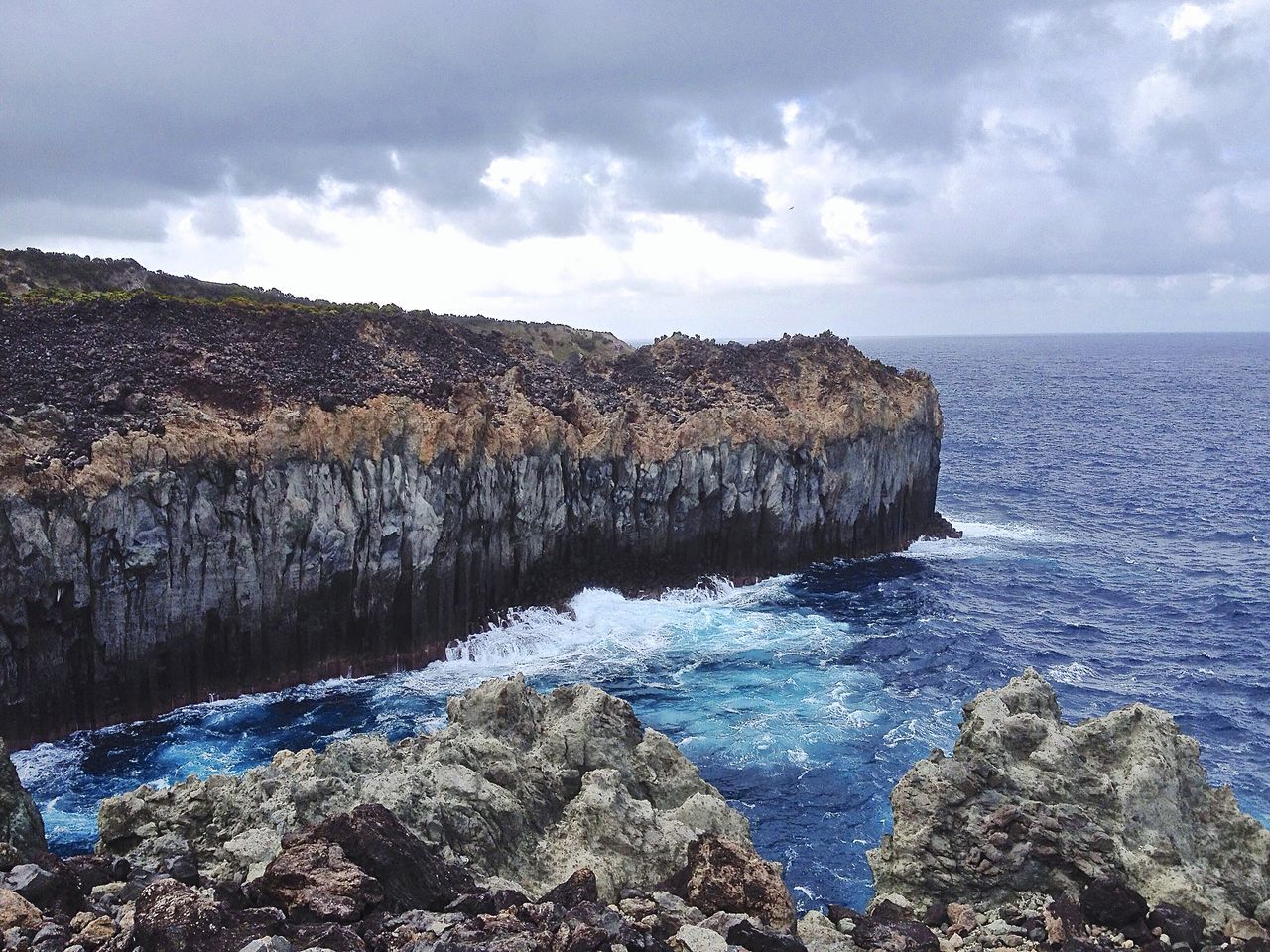 water, sea, sky, scenics, tranquil scene, rock - object, beauty in nature, tranquility, horizon over water, rock formation, nature, cloud - sky, idyllic, rock, cloudy, cloud, cliff, shore, non-urban scene, outdoors