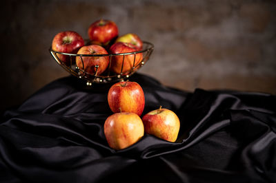 Close-up of apples in bowl