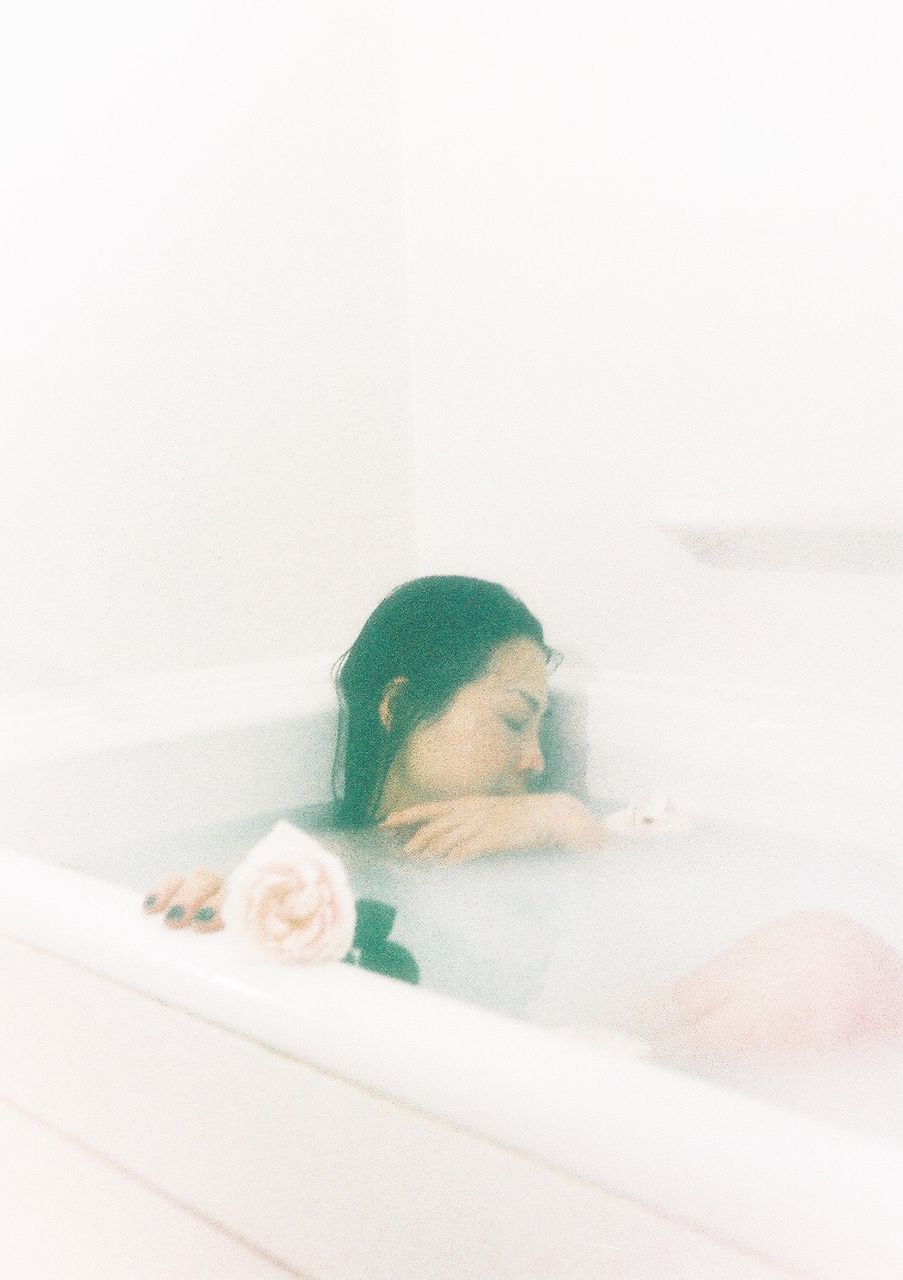 bathtub, domestic bathroom, one person, bathroom, domestic room, taking a bath, indoors, real people, relaxation, bubble bath, hygiene, lifestyles, home, leisure activity, portrait, soap sud, white color, headshot, contemplation
