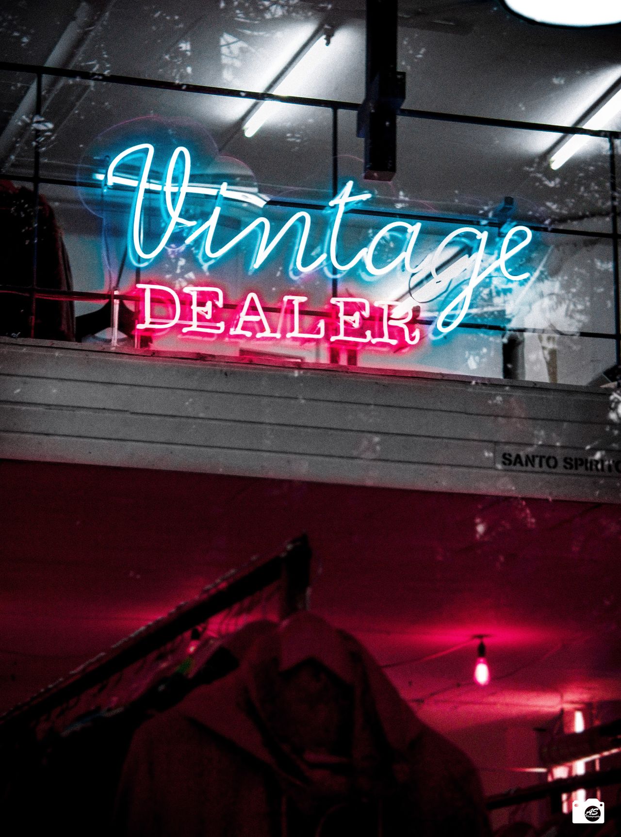 Vintage dealer