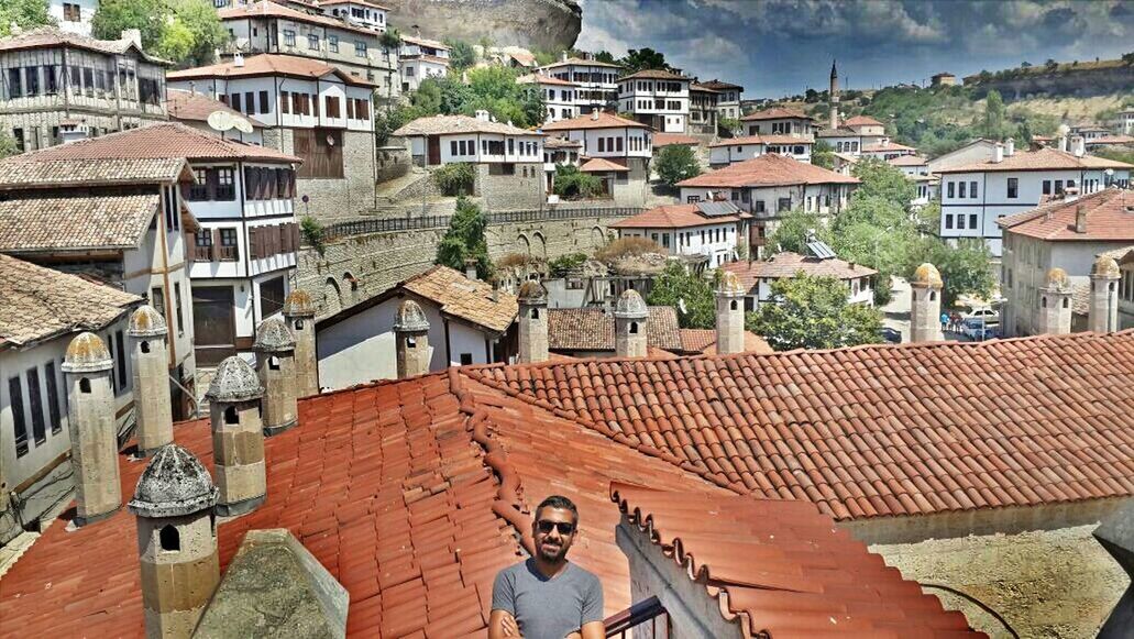 building exterior, architecture, built structure, roof, house, residential structure, high angle view, residential building, town, residential district, roof tile, townscape, day, city, outdoors, crowded, sunlight, rooftop, sky, no people