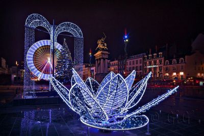 Illuminated ferris wheel at night