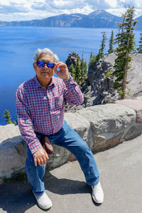 Full length of man wearing sunglasses on rock