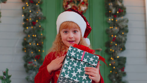 Portrait of smiling girl with gift box