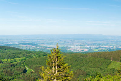 View from the puy-des-goules volcano hiking trail