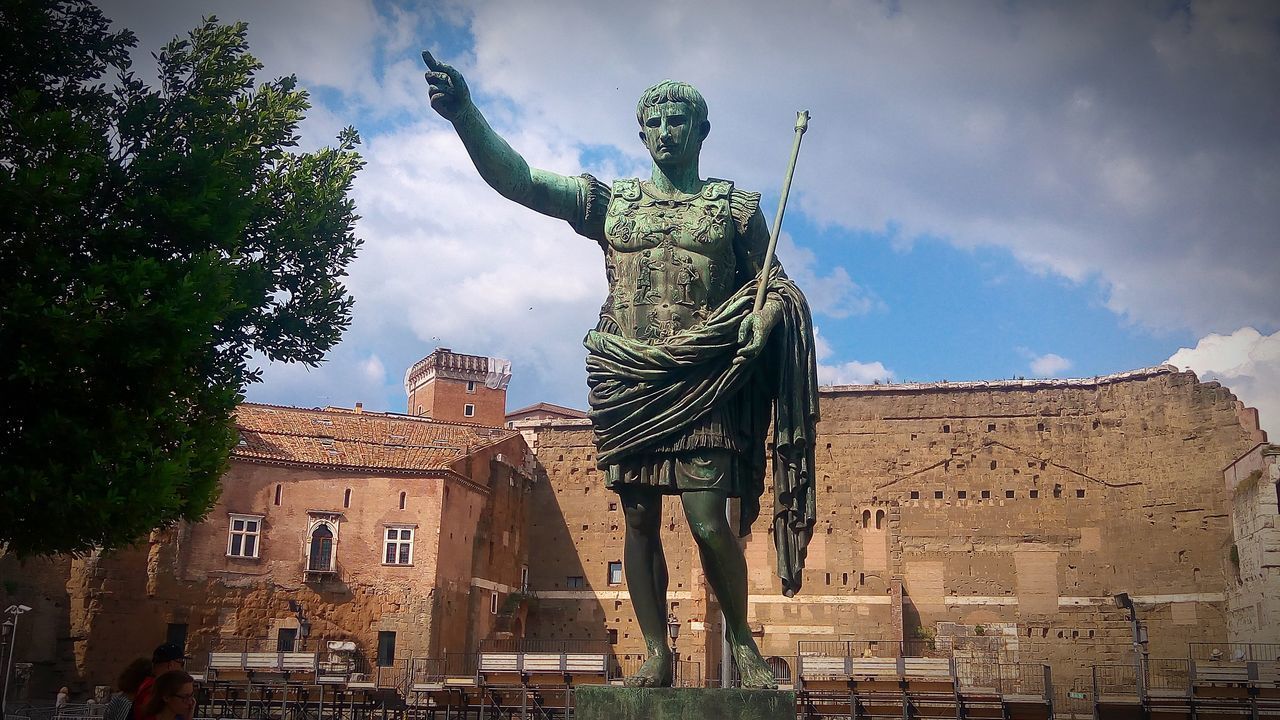 LOW ANGLE VIEW OF STATUE OUTSIDE BUILDING