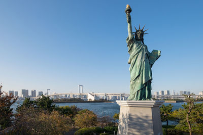 Statue of liberty against sky