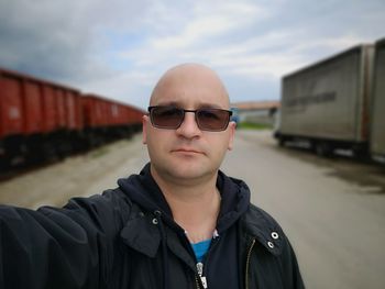 Portrait of young man wearing sunglasses