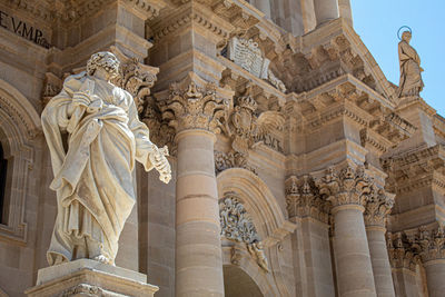 The statues watch over the cathedral of ortigia, siracusa.