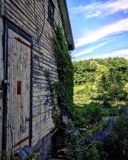 Abandoned house against sky