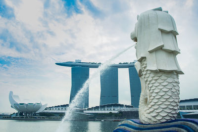 Merlion park, is a singapore landmark and major tourist attraction, fullerton, singapore