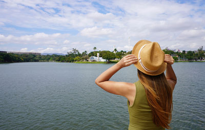 Young tourist woman on pampulha lake in belo horizonte, unesco world heritage site, brazil.