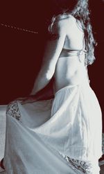 Midsection of woman