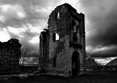 Old ruin building against cloudy sky