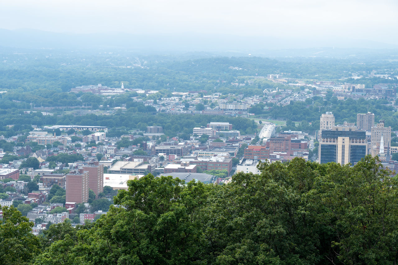 HIGH ANGLE VIEW OF BUILDINGS AGAINST SKY