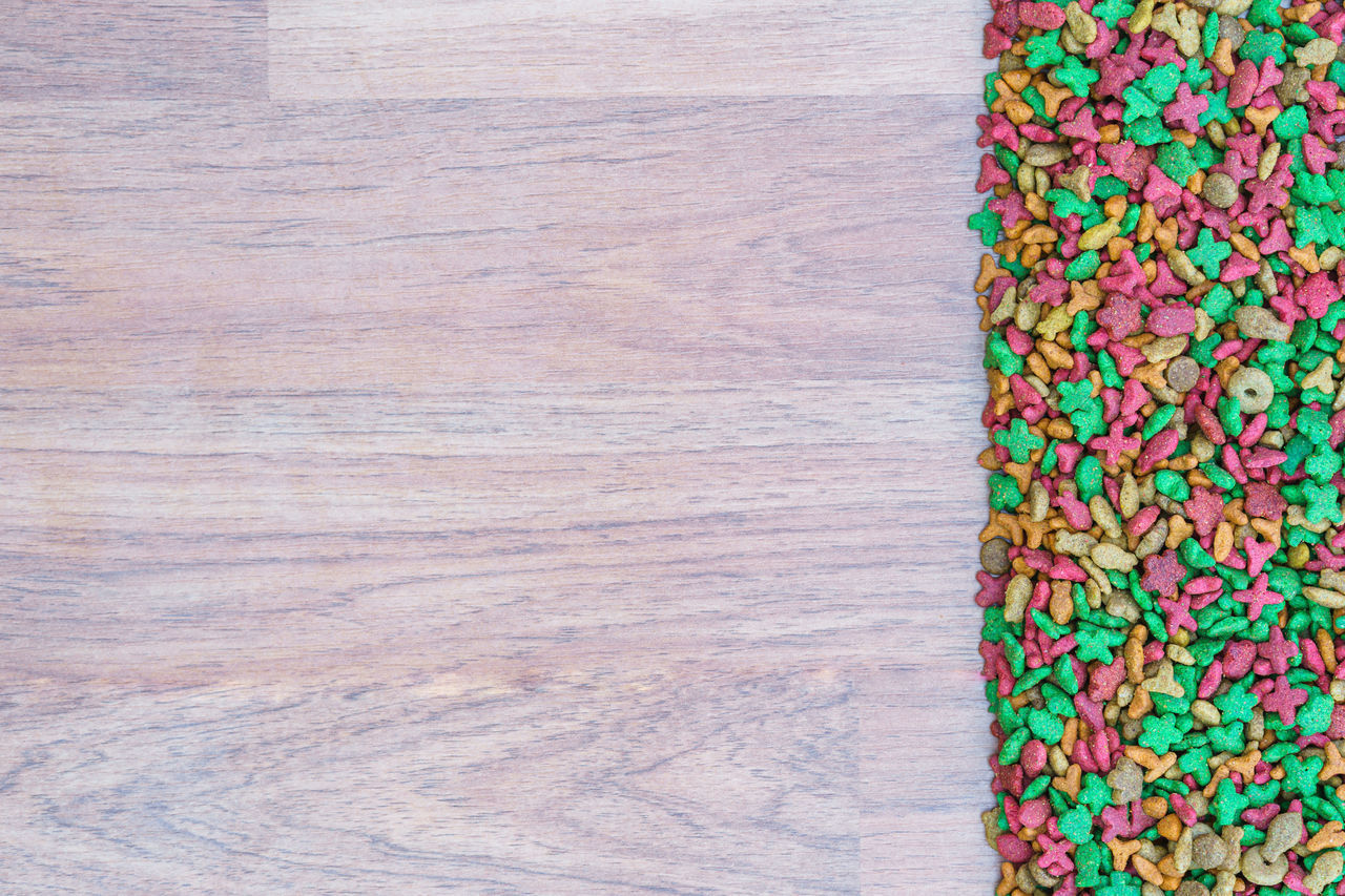 HIGH ANGLE VIEW OF MULTI COLORED WOOD ON TABLE