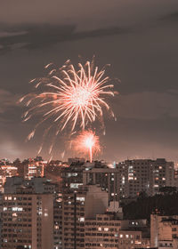 Images with new year's, réveillon, fireworks exploding in the sky in niterói, rio de janeiro, brazil