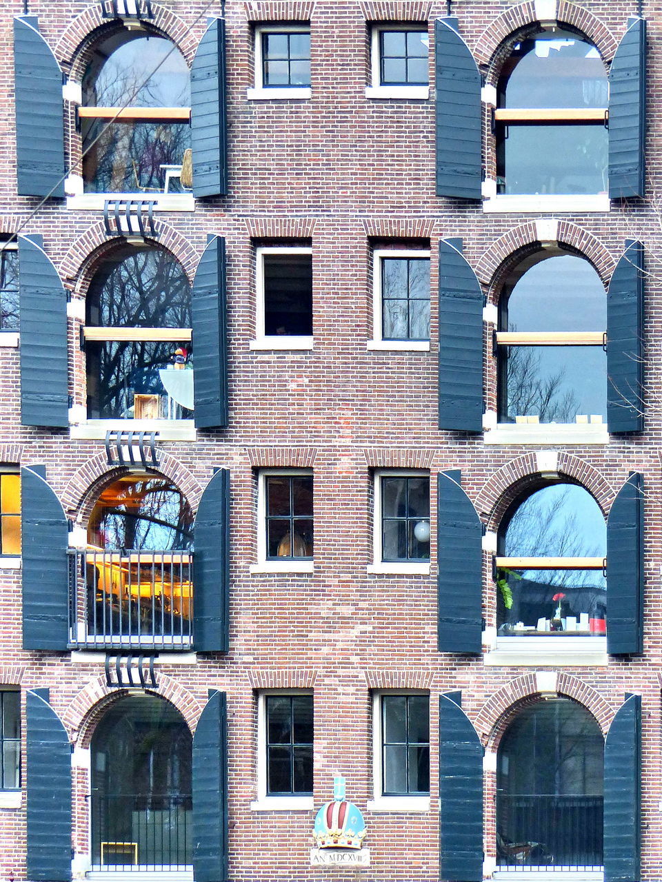 VIEW OF BUILDING WITH WINDOWS