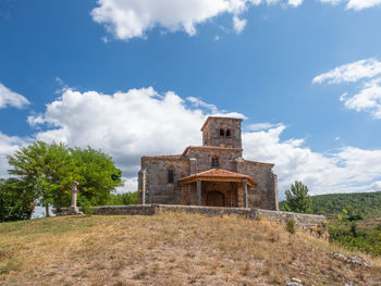 Old ruins of building against sky