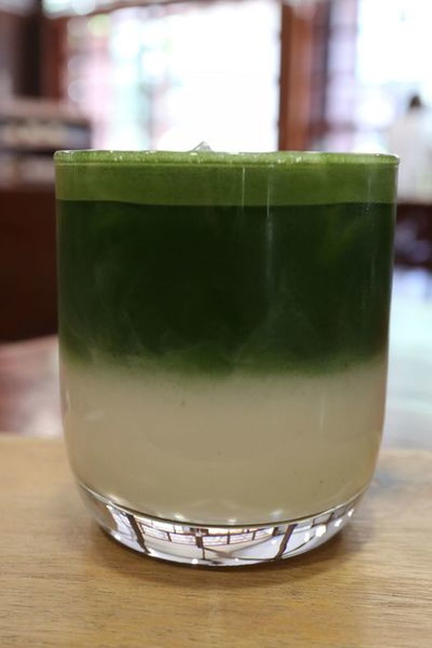 CLOSE-UP OF DRINK IN GLASS