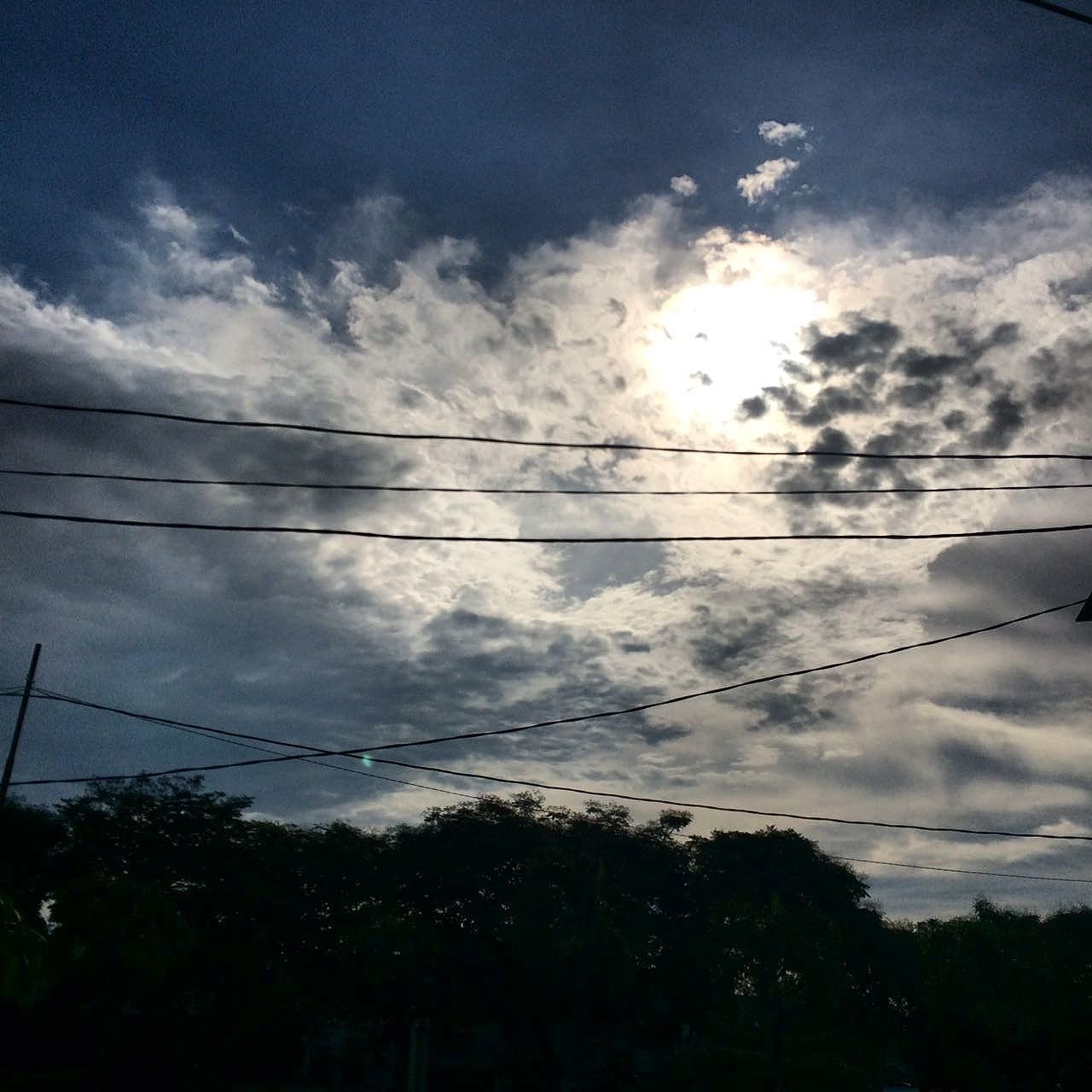 LOW ANGLE VIEW OF ELECTRICITY PYLON AGAINST CLOUDY SKY