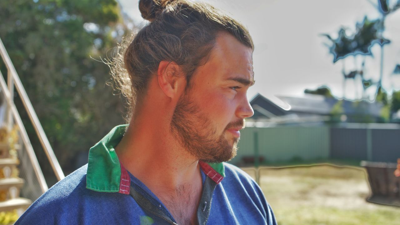 headshot, one person, portrait, real people, focus on foreground, beard, looking, lifestyles, facial hair, casual clothing, leisure activity, looking away, day, young men, men, young adult, outdoors, side view, contemplation, hairstyle