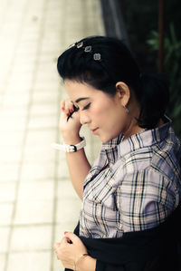 Close-up of young woman looking away