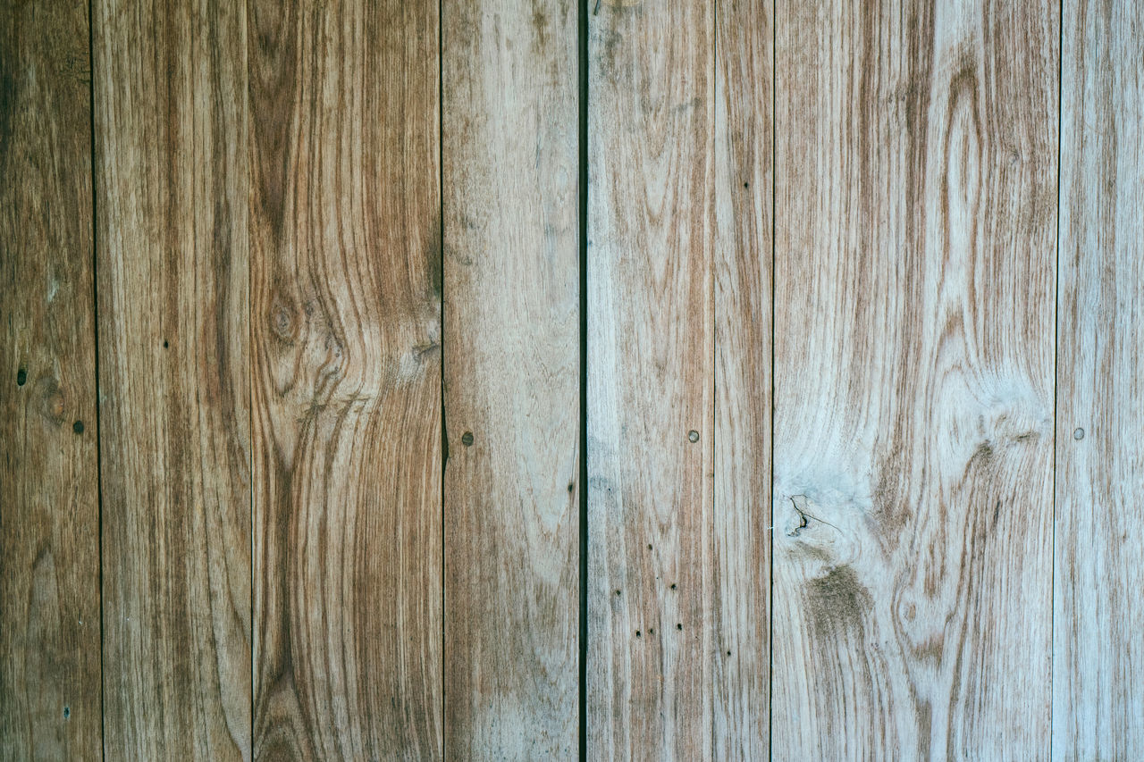 FULL FRAME SHOT OF WEATHERED WOODEN PLANK