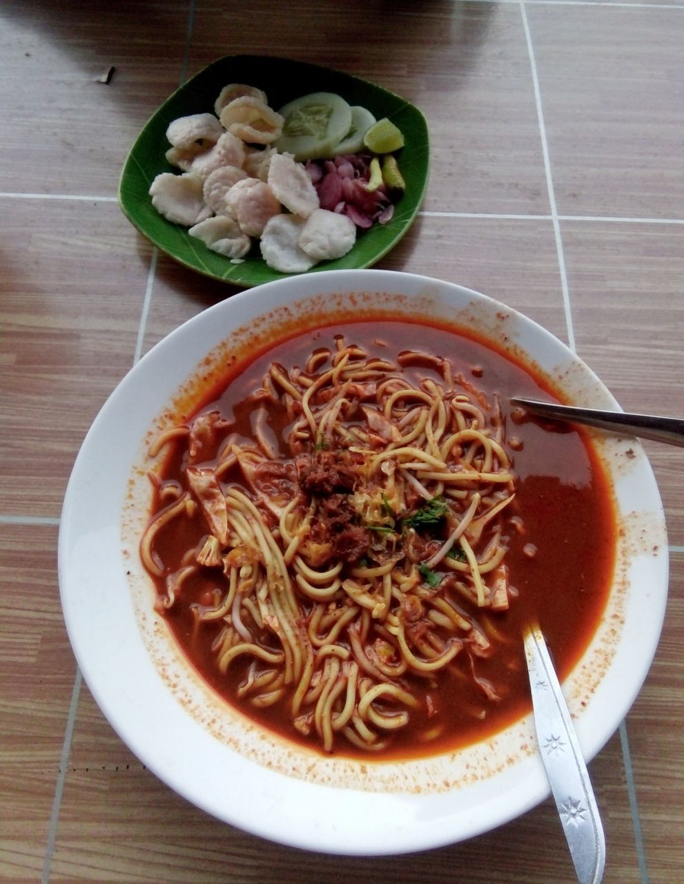 HIGH ANGLE VIEW OF NOODLES IN BOWL