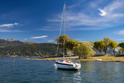 Scenic view of a boat in the lake against sky