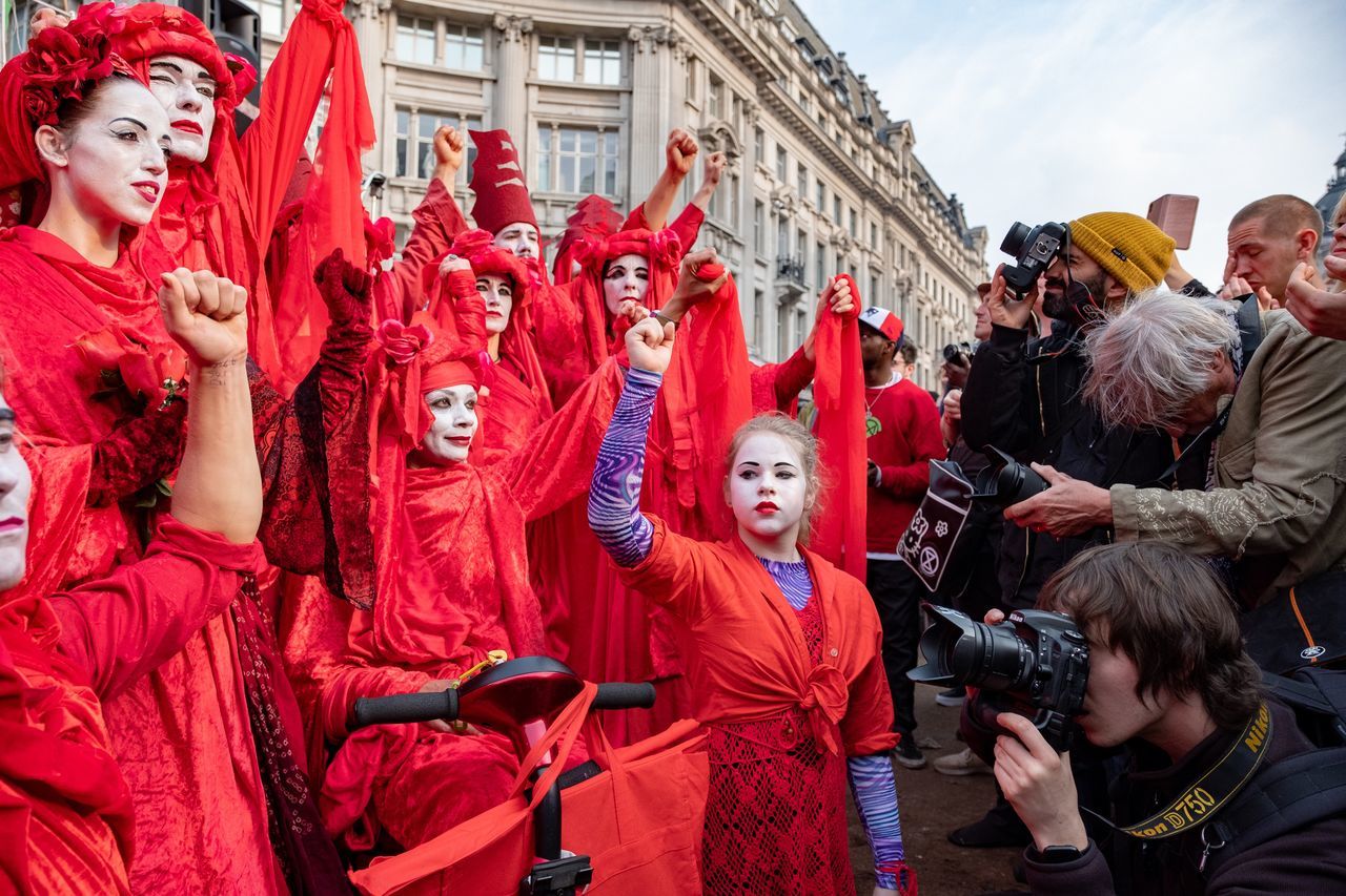 group of people, real people, crowd, large group of people, women, red, architecture, adult, men, city, building exterior, day, lifestyles, leisure activity, built structure, clothing, looking, standing, watching, spectator