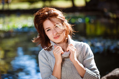 Portrait of young woman of caucasian appearance posing in sweater in an autumn