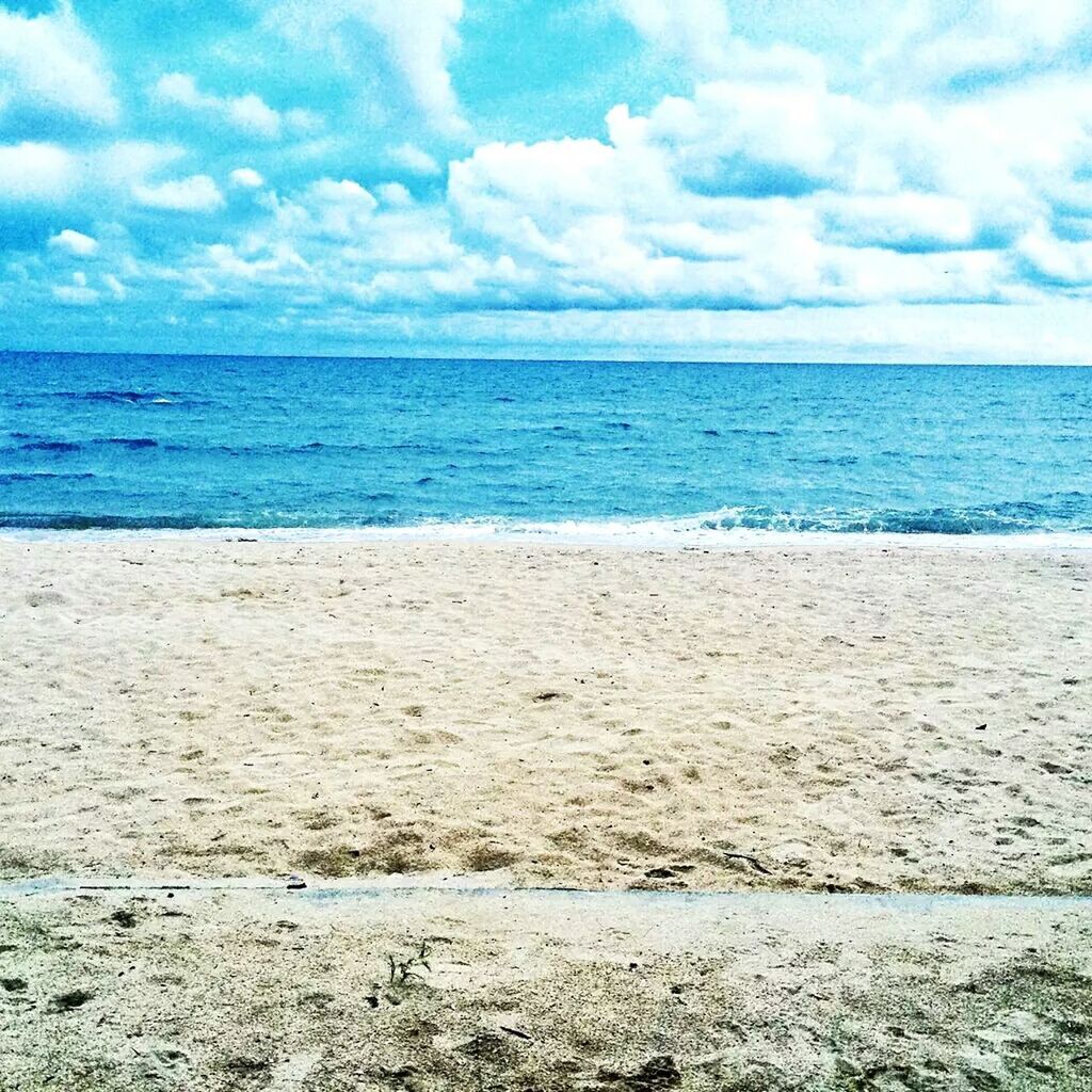 sea, horizon over water, sky, beach, water, tranquil scene, cloud - sky, scenics, tranquility, shore, beauty in nature, sand, cloud, cloudy, nature, idyllic, blue, remote, day, seascape