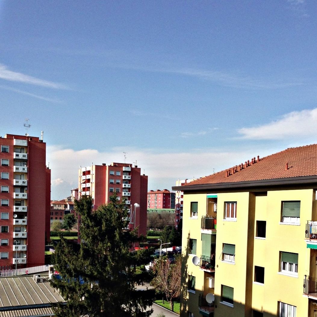 building exterior, architecture, built structure, residential building, sky, city, residential structure, tree, blue, house, residential district, building, cloud, cloud - sky, outdoors, day, city life, apartment, window, no people