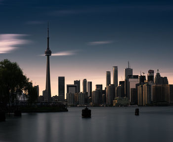 Cn tower in city against sky