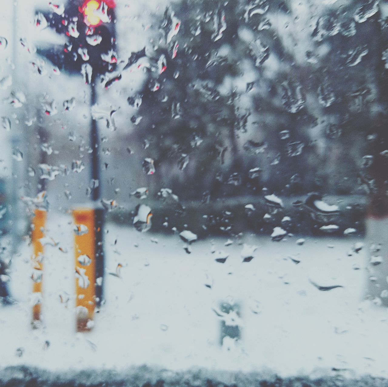 FULL FRAME SHOT OF RAINDROPS ON GLASS WINDOW