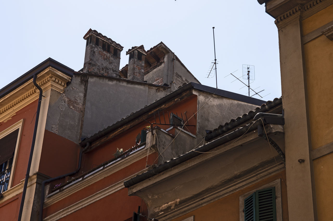 HIGH SECTION OF BUILDING AGAINST CLEAR SKY